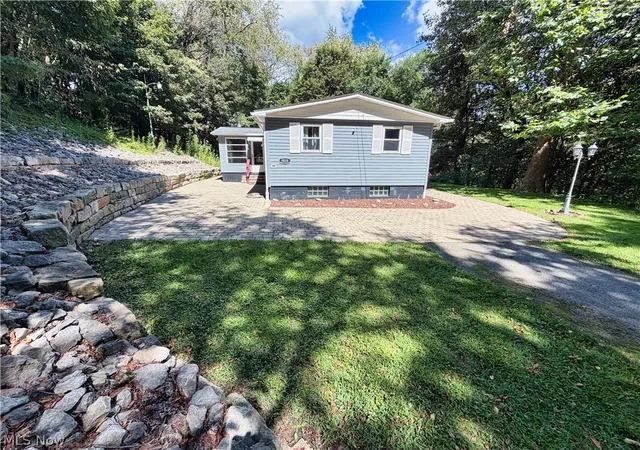 Photo 3 of Single family home for sale at 1929 Iris St, East Liverpool, OH 43920 | MLS# 5243319 | Listing updated on 2026-09-09