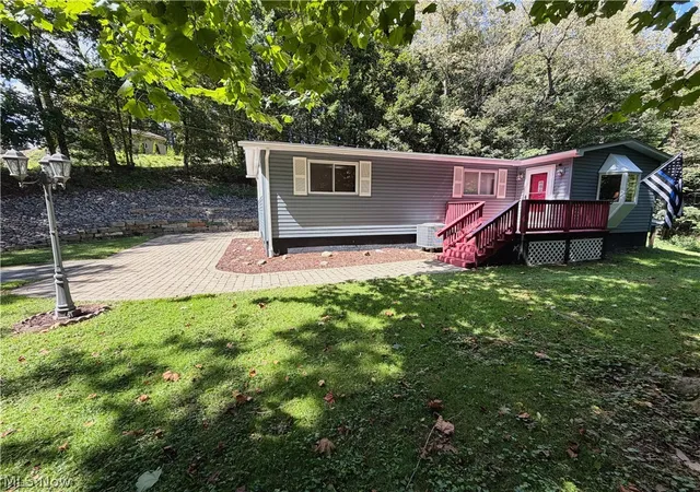 Photo 4 of Single family home for sale at 1929 Iris St, East Liverpool, OH 43920 | MLS# 5243319 | Listing updated on 2026-09-09