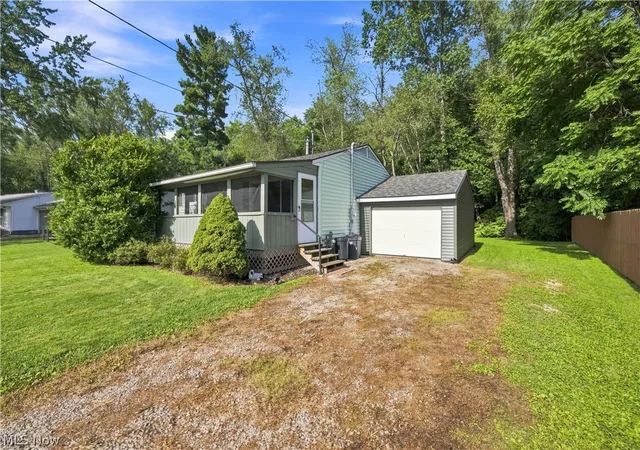 Photo 2 of Single family home for sale at 933 Ray Ave Ne, New Philadelphia, OH 44663 | MLS# 5243309 | Listing updated on 2026-09-13