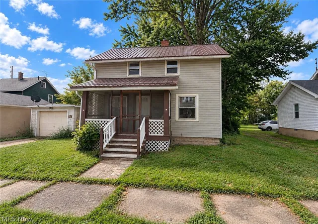 Photo 2 of Single family home for sale at 1027 Buena Vista Ave Ne, Warren, OH 44483 | MLS# 5242781 | Listing updated on 2026-09-09