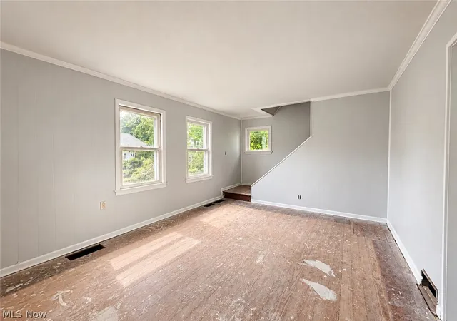 Photo 3 of Single family home for sale at 1027 Buena Vista Ave NE, Warren, OH 44483 | MLS# 5242781 | Listing updated on 2026-09-09