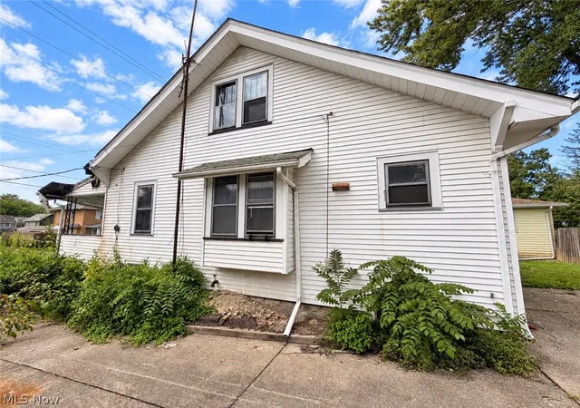 Photo 2 of Single family home for sale at 1454 Sheridan Ave NE, Warren, OH 44483 | MLS# 5242782 | Listing updated on 2026-09-09