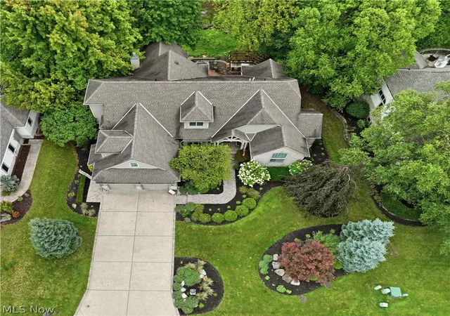 Photo 2 of Single family home for sale at 411 Stonebridge Dr, Amherst, OH 44001 | MLS# 5242983 | Listing updated on 2026-10-04