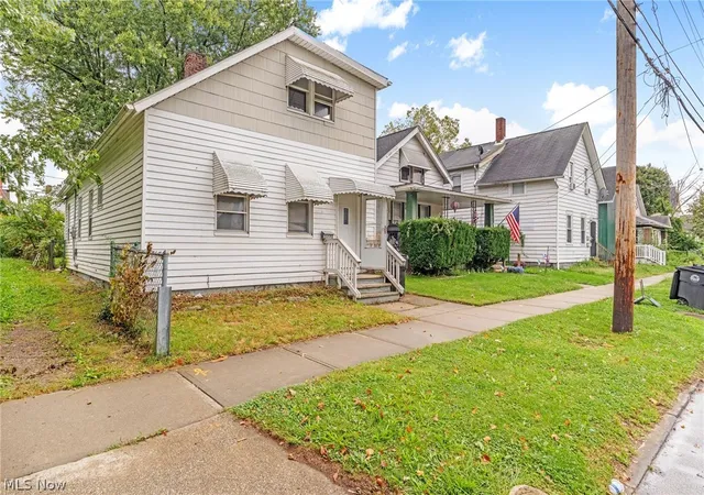 Photo 3 of Single family home for sale at 3273 W 44th Street, Cleveland, OH 44109 | MLS# 5243231 | Listing updated on 2026-09-23