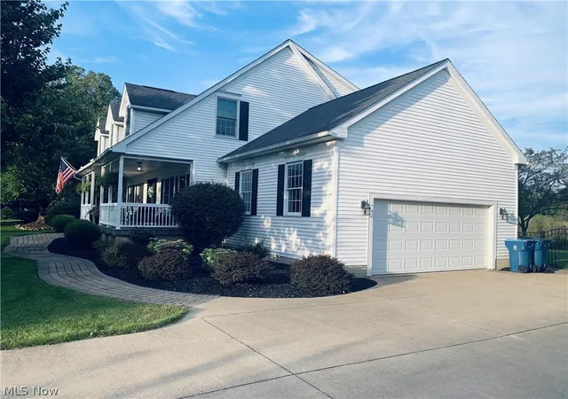 Photo 2 of Sale Pending at 5427 Wilshire Park Dr, Hudson, OH 44236 | MLS# 5243398 | Listing updated on 2026-09-14