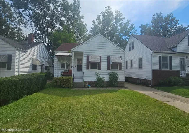 Photo 2 of Single family home for sale at 12332 Park Knoll Dr, Cleveland, OH 44125 | MLS# 5241885 | Listing updated on 2026-09-12