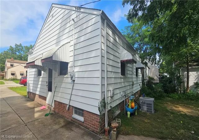 Photo 3 of Single family home for sale at 12332 Park Knoll Dr, Cleveland, OH 44125 | MLS# 5241885 | Listing updated on 2026-09-12