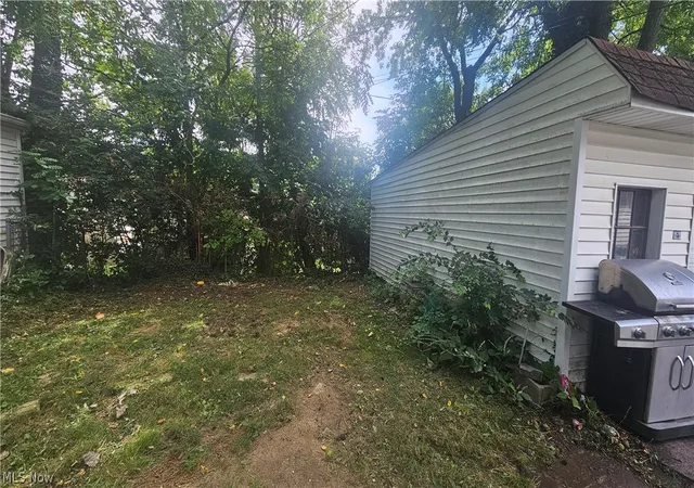Photo 4 of Single family home for sale at 12332 Park Knoll Dr, Cleveland, OH 44125 | MLS# 5241885 | Listing updated on 2026-09-12
