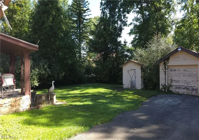 Photo 3 of Single family home for sale at 2021 Felicia Ave, Youngstown, OH 44504 | MLS# 5243211 | Listing updated on 2026-09-09