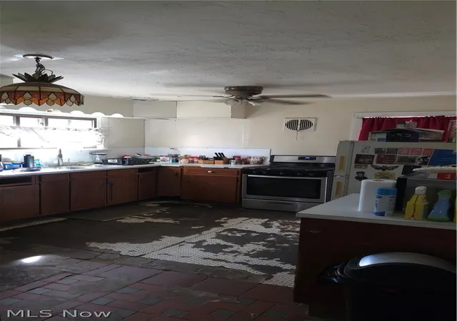 Photo 4 of Single family home for sale at 2021 Felicia Ave, Youngstown, OH 44504 | MLS# 5243211 | Listing updated on 2026-09-09
