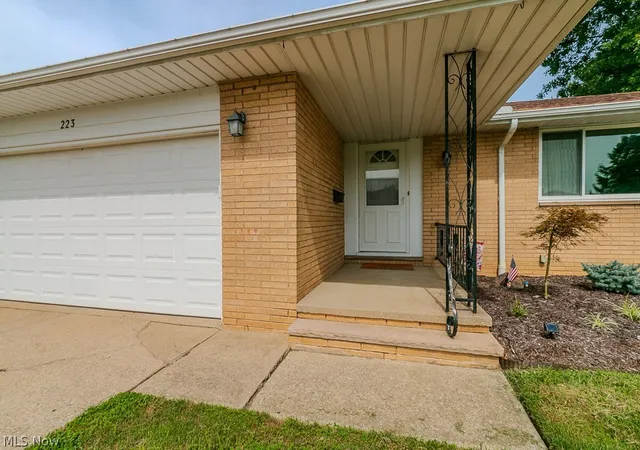 Photo 3 of Sale Pending at 223 Shore Dr, Eastlake, OH 44095 | MLS# 5243425 | Listing updated on 2026-09-14