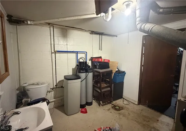 Photo 3 of Single family home for sale at 1813 Walnut St, Coshocton, OH 43812 | MLS# 5243163 | Listing updated on 2026-09-23