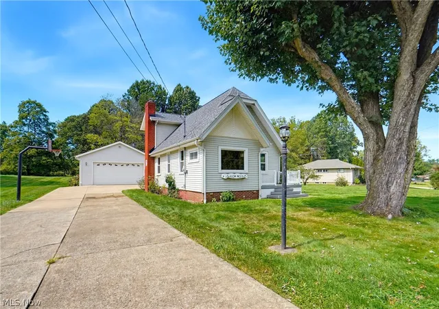 Photo 1 of Single family home for sale at 1237 Stardale Ave Sw, Massillon, OH 44646 | MLS# 5243390 | Listing updated on 2026-09-09