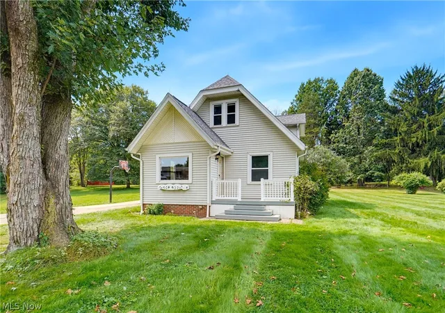 Photo 2 of Single family home for sale at 1237 Stardale Ave Sw, Massillon, OH 44646 | MLS# 5243390 | Listing updated on 2026-09-09