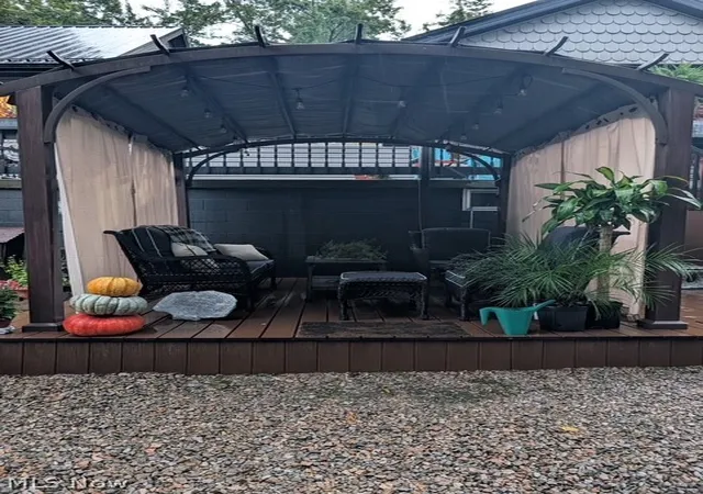 Photo 3 of Single family home for sale at 410 Mahan Ln, Follansbee, WV 26037 | MLS# 5243520 | Listing updated on 2026-09-09