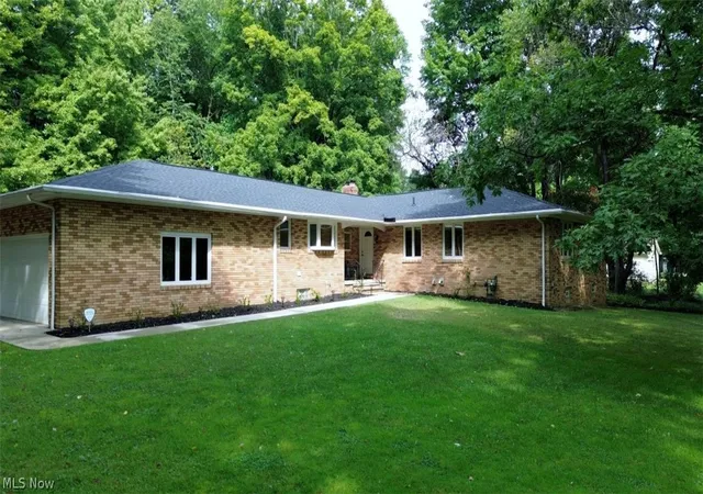 Photo 1 of Single family home for sale at 4240 Som Ctr Rd, Chagrin Falls, OH 44022 | MLS# 5243256 | Listing updated on 2026-09-16