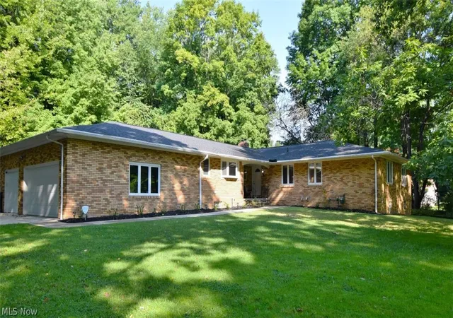 Photo 1 of Single family home for sale at 4240 Som Ctr Rd, Chagrin Falls, OH 44022 | MLS# 5243256 | Listing updated on 2026-09-16
