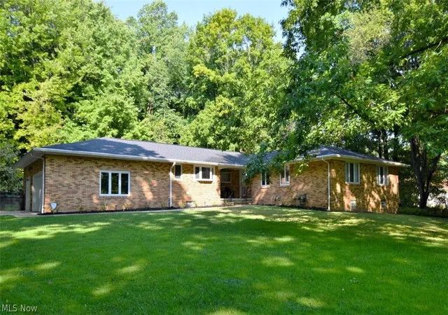 Photo 2 of Single family home for sale at 4240 Som Ctr Rd, Chagrin Falls, OH 44022 | MLS# 5243256 | Listing updated on 2026-09-16