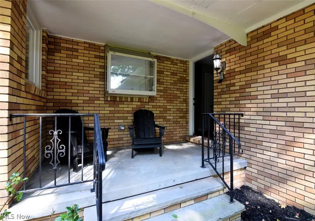Photo 3 of Single family home for sale at 4240 Som Ctr Rd, Chagrin Falls, OH 44022 | MLS# 5243256 | Listing updated on 2026-09-16
