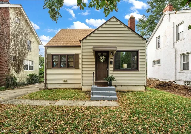 Single family home for sale at 1978 Stratford Way, Columbus, OH 43219 | MLS# 5243312