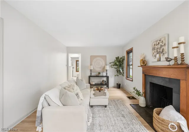 Photo 3 of Single family home for sale at 1978 Stratford Way, Columbus, OH 43219 | MLS# 5243312 | Listing updated on 2026-09-10