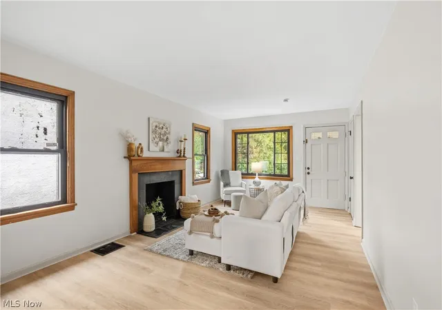 Photo 4 of Single family home for sale at 1978 Stratford Way, Columbus, OH 43219 | MLS# 5243312 | Listing updated on 2026-09-10