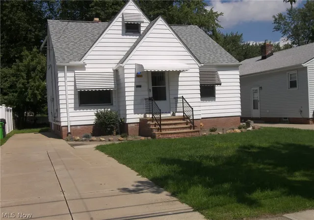 Single family home for sale at 5963 Edgewood Rd, Cleveland, OH 44124 | MLS# 5240426