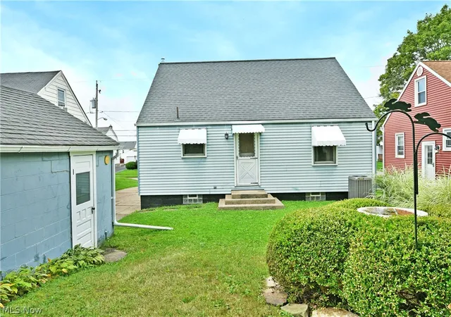 Photo 3 of Single family home for sale at 1053 Washington Ave, Girard, OH 44420 | MLS# 5243541 | Listing updated on 2026-09-13