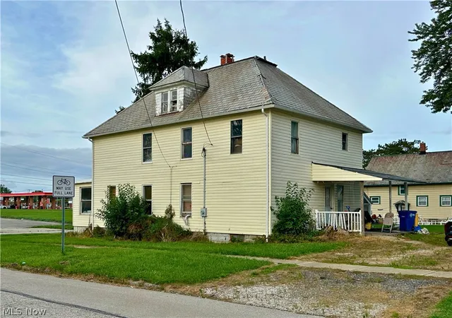 Photo 2 of Single family home for sale at 1628 W 10th Street, Ashtabula, OH 44004 | MLS# 5243282 | Listing updated on 2026-09-09