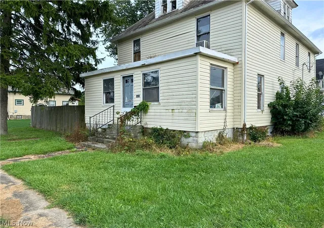 Photo 3 of Single family home for sale at 1628 W 10th Street, Ashtabula, OH 44004 | MLS# 5243282 | Listing updated on 2026-09-09