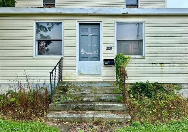Photo 4 of Single family home for sale at 1628 W 10th Street, Ashtabula, OH 44004 | MLS# 5243282 | Listing updated on 2026-09-09