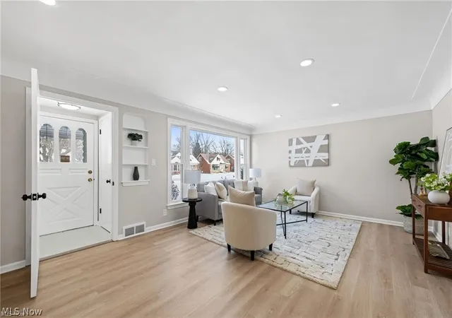 Photo 2 of Single family home for sale at 4226 Okalona Rd, Cleveland, OH 44121 | MLS# 5243557 | Listing updated on 2026-09-28