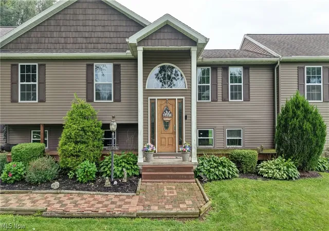 Photo 3 of Sale Pending at 9263 Manchester Ave SW, Beach City, OH 44608 | MLS# 5242331 | Listing updated on 2026-10-03