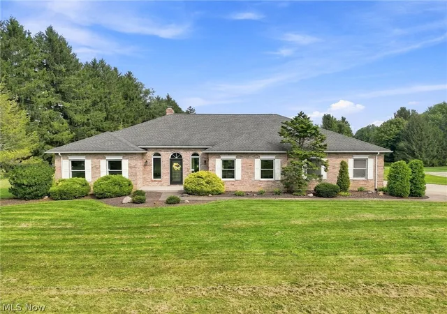 Photo 1 of Single family home for sale at 812 S Prospect Ave, Hartville, OH 44632 | MLS# 5243215 | Listing updated on 2026-10-05