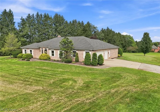 Photo 2 of Single family home for sale at 812 S Prospect Ave, Hartville, OH 44632 | MLS# 5243215 | Listing updated on 2026-10-05