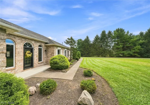 Photo 3 of Single family home for sale at 812 S Prospect Ave, Hartville, OH 44632 | MLS# 5243215 | Listing updated on 2026-10-05