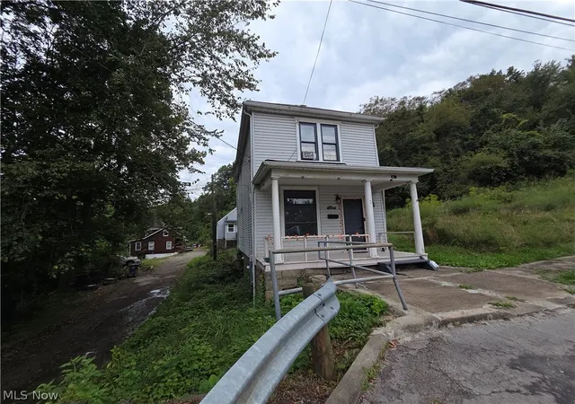 Photo 2 of Single family home for sale at 621 Linden Ave, Steubenville, OH 43952 | MLS# 5243640 | Listing updated on 2026-09-10