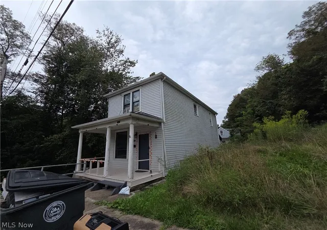 Photo 3 of Single family home for sale at 621 Linden Ave, Steubenville, OH 43952 | MLS# 5243640 | Listing updated on 2026-09-10