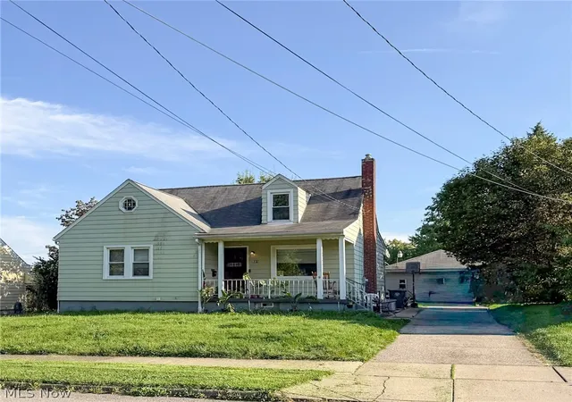 Photo 2 of Single family home for sale at 931 E Florida Ave, Youngstown, OH 44502 | MLS# 5243435 | Listing updated on 2026-09-10