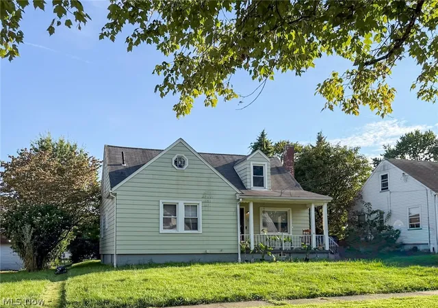 Photo 3 of Single family home for sale at 931 E Florida Ave, Youngstown, OH 44502 | MLS# 5243435 | Listing updated on 2026-09-10