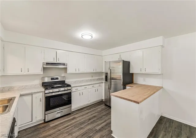Photo 2 of Single family home for sale at 460 Long St, Amherst, OH 44001 | MLS# 5243654 | Listing updated on 2026-09-17
