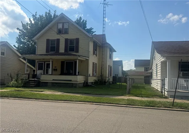 Multi family home for sale at 837 Parkview St NE, Massillon, OH 44646 | MLS# 5243649