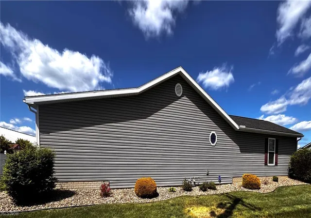 Photo 3 of Sale Pending at 703 Oak Tree Ln, Belpre, OH 45714 | MLS# 5243635 | Listing updated on 2026-10-01