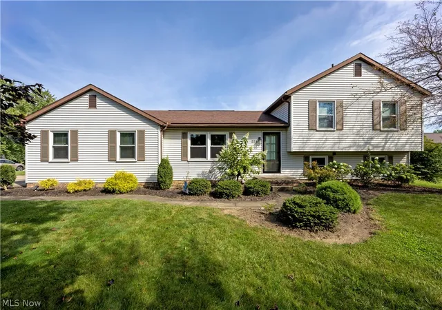 Photo 1 of Single family home for sale at 222 Tanglewood Dr, Dalton, OH 44618 | MLS# 5242867 | Listing updated on 2026-09-23