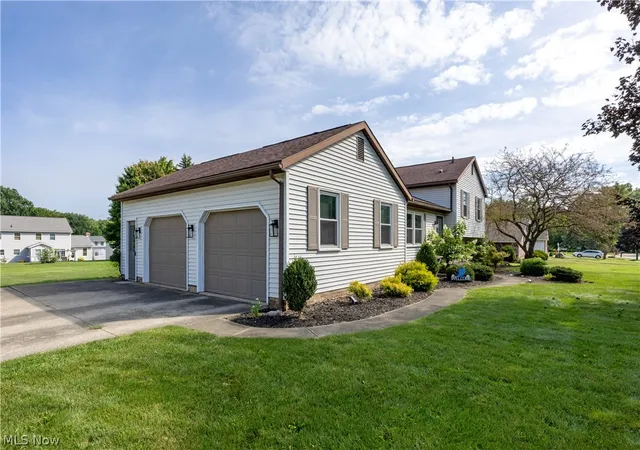 Photo 3 of Single family home for sale at 222 Tanglewood Dr, Dalton, OH 44618 | MLS# 5242867 | Listing updated on 2026-09-23
