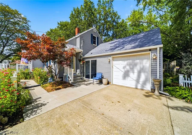 Photo 2 of Single family home for sale at 1809 W 16th Street, Ashtabula, OH 44004 | MLS# 5243262 | Listing updated on 2026-09-13