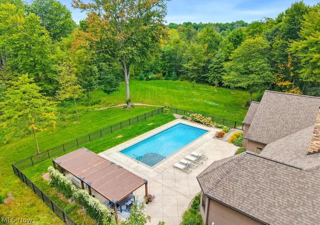 Photo 2 of Single family home for sale at 18180 Sedge Ct, Chagrin Falls, OH 44023 | MLS# 5242690 | Listing updated on 2026-09-10