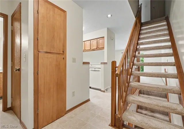 Photo 3 of Condo for sale at 2466 Wrens Dr S, Stow, OH 44224 | MLS# 5242853 | Listing updated on 2026-09-14