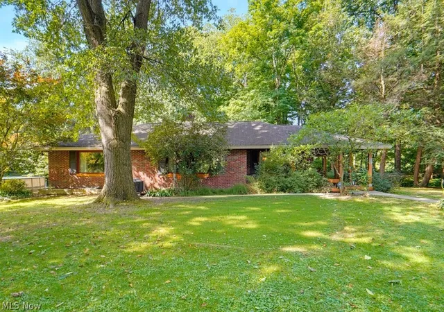 Photo 2 of Single family home for sale at 528 Pres Vannes Dr, Dalton, OH 44618 | MLS# 5243662 | Listing updated on 2026-09-25
