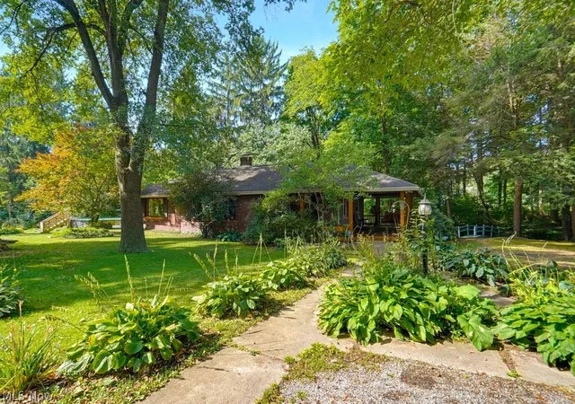 Photo 3 of Single family home for sale at 528 Pres Vannes Dr, Dalton, OH 44618 | MLS# 5243662 | Listing updated on 2026-09-25